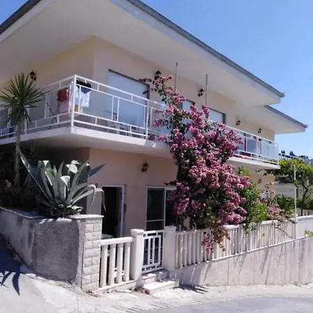 Emto Sikirica 10 * Jesenice (Split-Dalmatia)